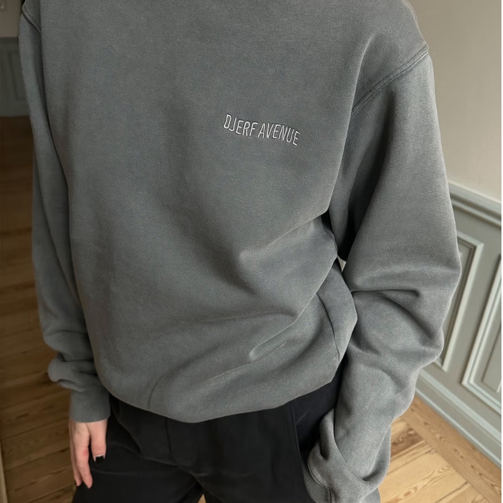 Djerf Avenue Staple Sweatshirt Washed Grey